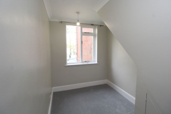 Small Bedroom with window